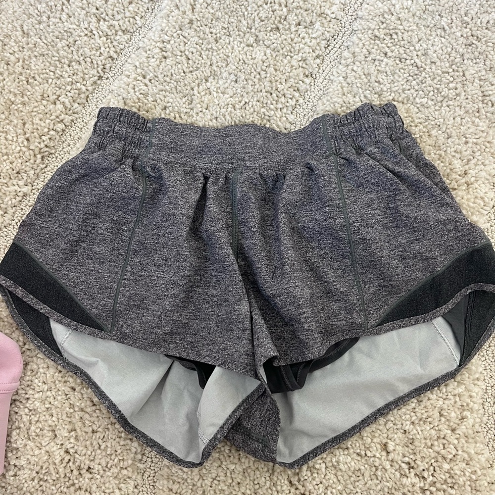 lululemon hotty hot shorts 2.5